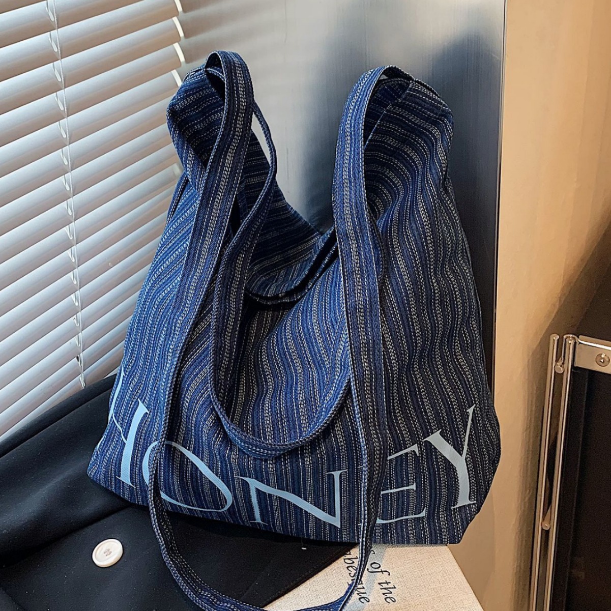 Korean-style fashionable casual letter bag, large-capacity single-shoulder crossbody bag, denim striped canvas bag, versatile commuting bag for women full figure