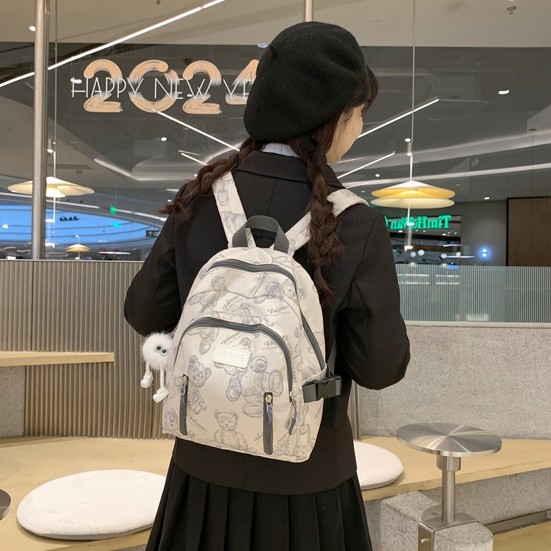 New Japanese-style casual backpacks are light, cute and small schoolbags for girls, junior high school students, senior high school students and college students Application Scenario