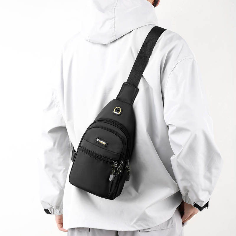 New fashionable and casual chest bag for men, water-resistant crossbody bag, large-capacity, high-end multi-layer backpack for outdoor travel Application Scenario