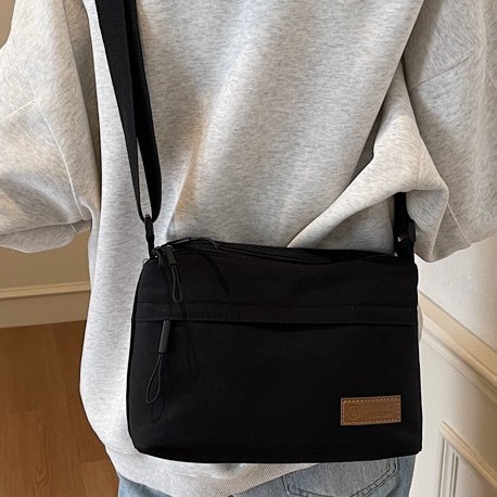 A simple solid-color nylon fabric bag for women, a new 2024 multi-functional casual, waterproof, portable and fashionable single-shoulder crossbody bag details Picture