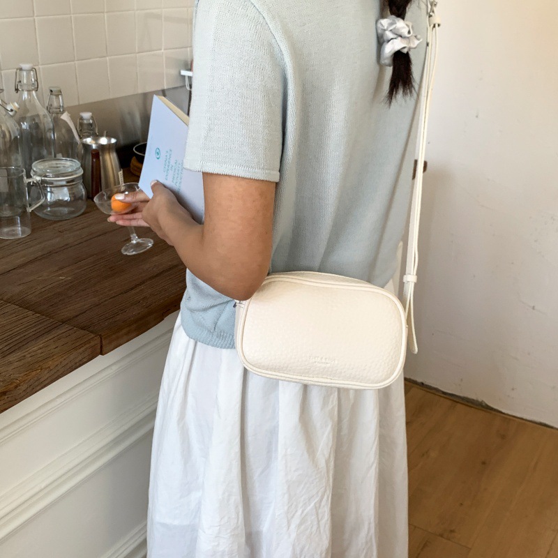 Soft leather mini square bag with a high-end feel, a new Korean-style fashionable single-shoulder bag in 2025, a simple crossbody bag details Picture