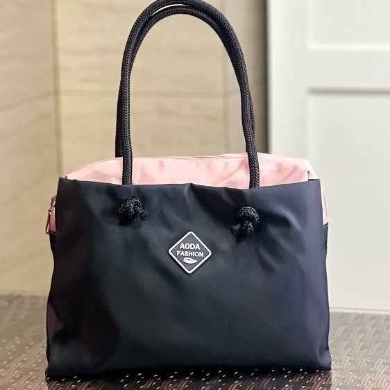 Fashionable new color-blocking bag, handy for commuting, large capacity student bag, lunch box bag, fresh and clean ladies' handbag Specification drawing