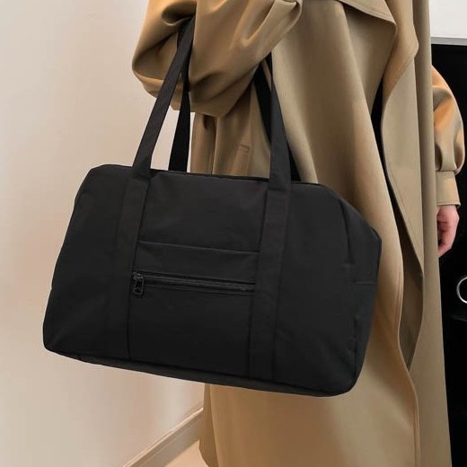 New Korean-style bags, travel bags, handbags, shoulder bags, lightweight and large-capacity casual nylon tote bags, mommy bags Application Scenario