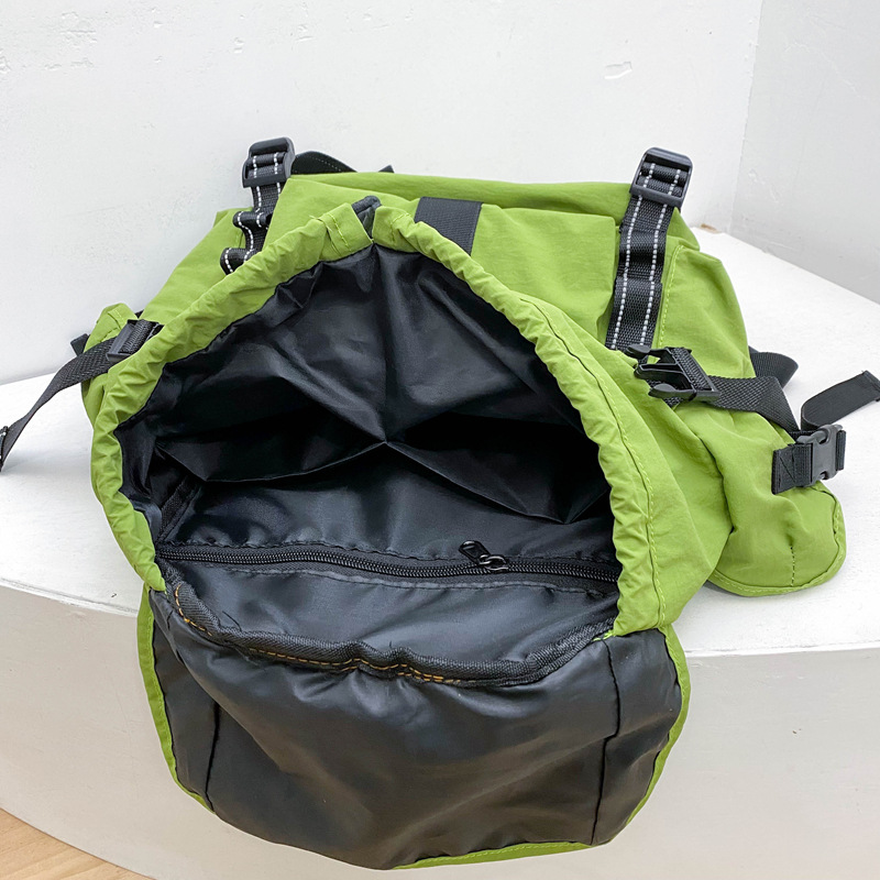Outdoor sports hiking bags, large-capacity travel backpacks, lightweight computer backpacks for women, college and high school students' schoolbags Application Scenario