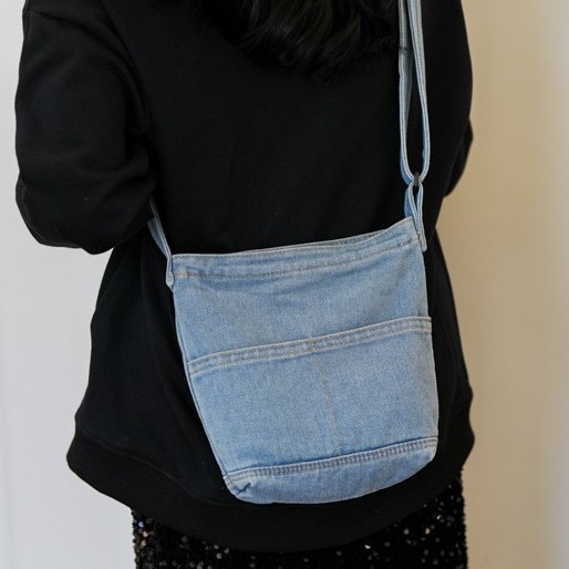Korean-style laid-back denim bag, large-capacity versatile casual crossbody bag for women, student class bag, artistic tote bag Specification drawing