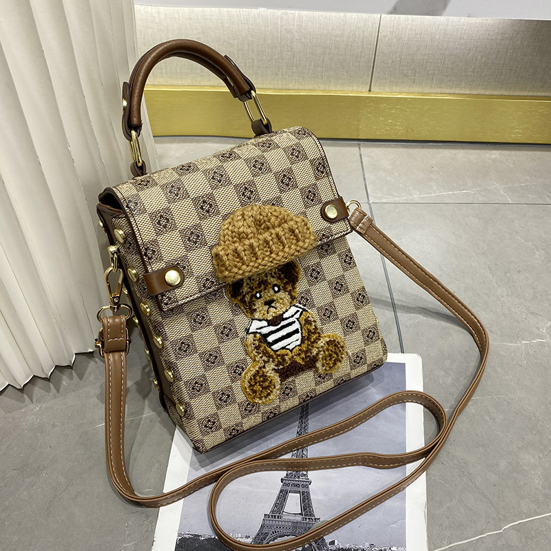 A small crossbody bag with a unique and high-end feel, mini and fashionable in Instagram, a single-shoulder crossbody bag, a small handbag with loose change and a mobile phone case Specification drawing