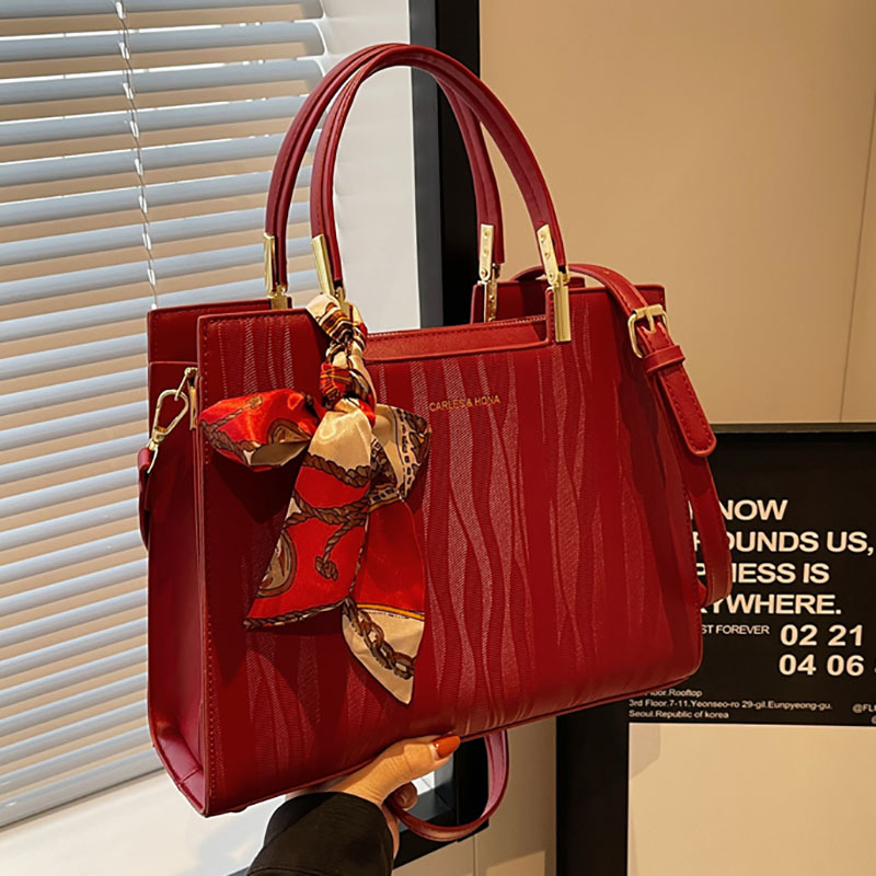 Red high-end style 2023 new bride's wedding bag, women's wedding large-capacity handbag, single-shoulder mom bag full figure