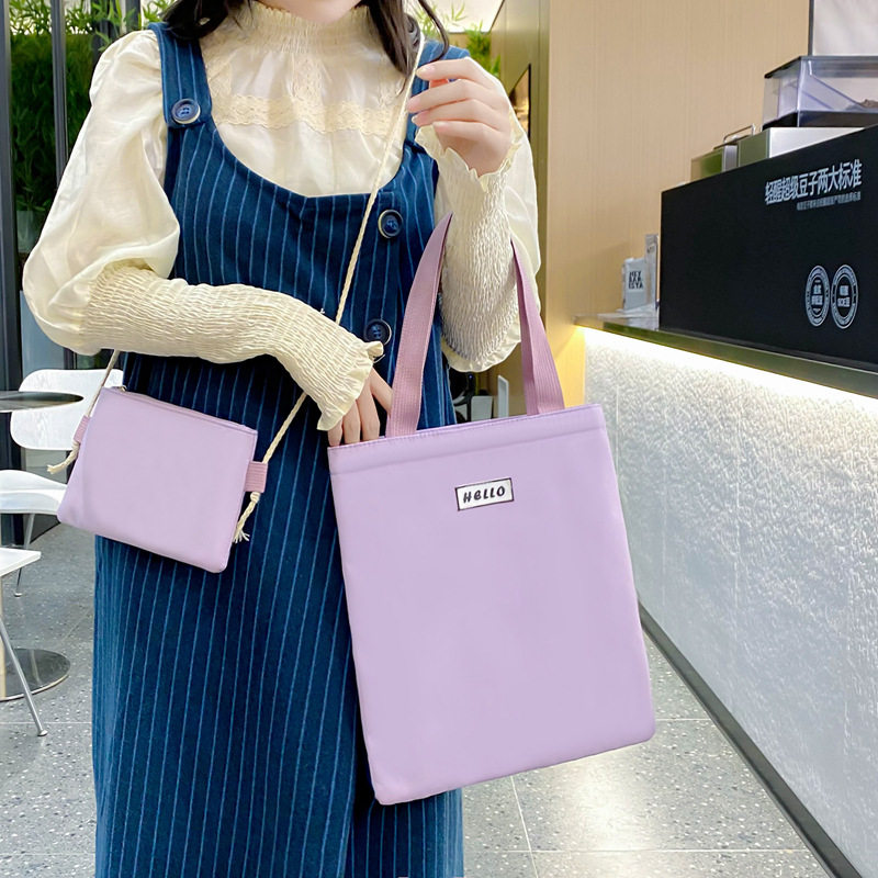 A new and fresh schoolbag for girls, featuring a simple, large-capacity, lightweight and casual design. It's a cute backpack for primary and junior high school students Application Scenario