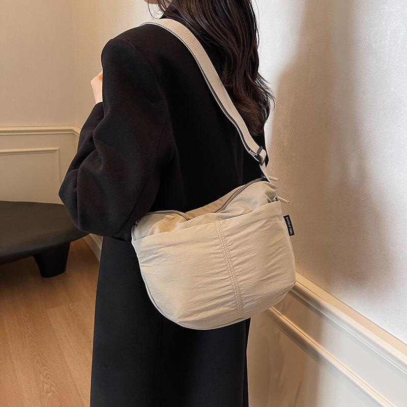 Casual bags for ladies 2024 autumn and winter: Fashionable and versatile single-shoulder bags, large-capacity crossbody bags, and school commuting bags full figure
