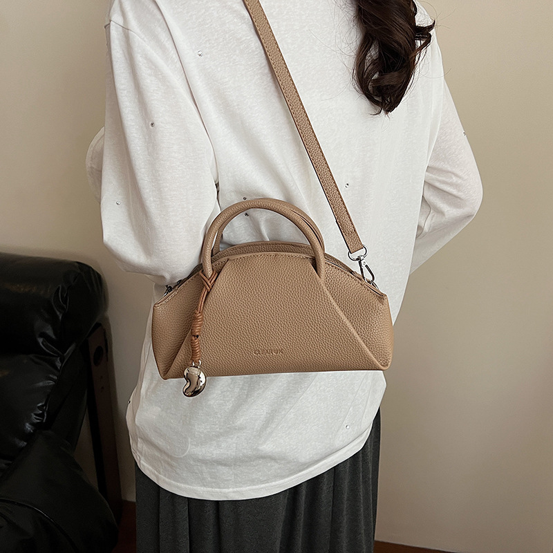 2025 New Korean-style pleated, stylish casual hand-held small square bag for women, a solid color single-shoulder crossbody bag with a sense of fashion and sophistication details Picture