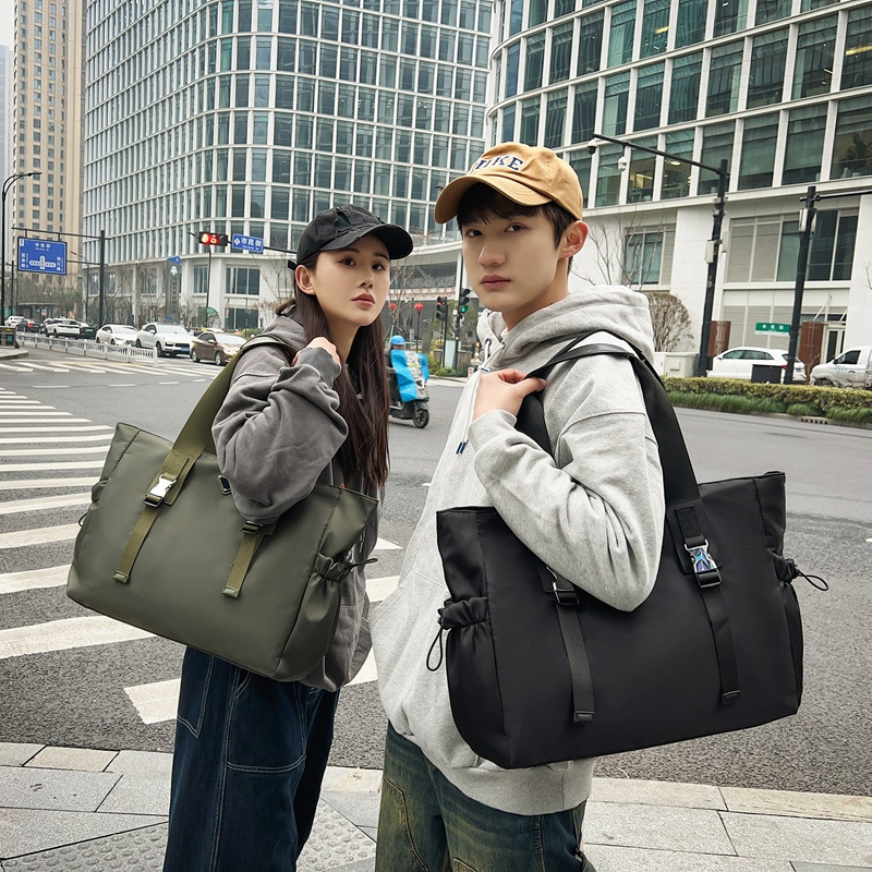 Fashionable outdoor sports fitness yoga bag, large-capacity hand-held short-distance storage bag, trendy lightweight nylon handbag full figure