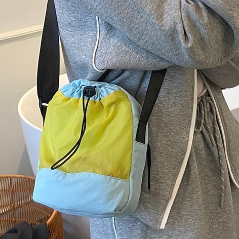 Lightweight outdoor single-shoulder small bag, travel crossbody bag, multi-functional mobile phone bag for men and women, cycling travel water bottle and cup bag full figure