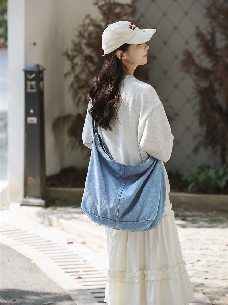 2024 New Japanese street fashion large-capacity crossbody bag for men and women, ins Harajuku retro denim single-shoulder bag Specification drawing