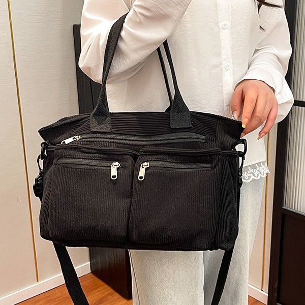 Large-capacity fashionable corduroy single-shoulder bag for women, Spring 2025 new style simple single-shoulder bag, versatile commuting crossbody bag Application Scenario