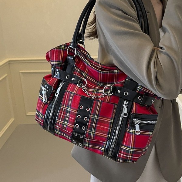 2024 Trendy and cool new bags: single-shoulder bag, punk-style spicy girl bag, design sense, large-capacity check pattern handbag Application Scenario
