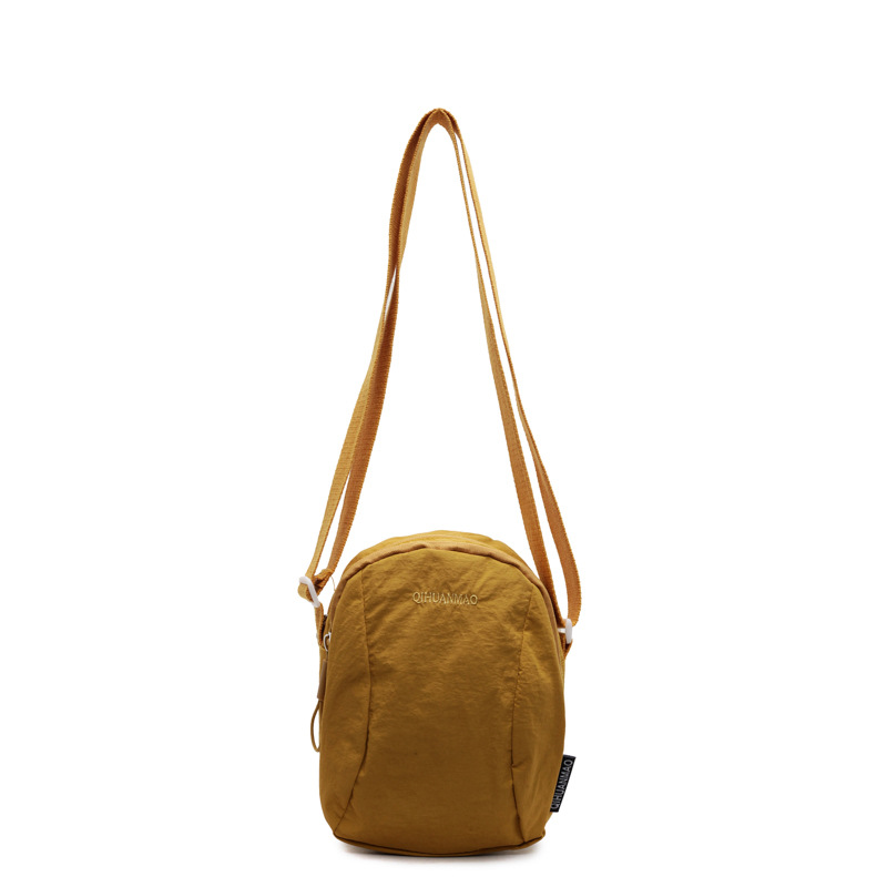 The 2025 new fashion crossbody bag is a mini casual crossbody bag that is light and simple. It is a trendy single-shoulder bag for girls to go out Item Picture
