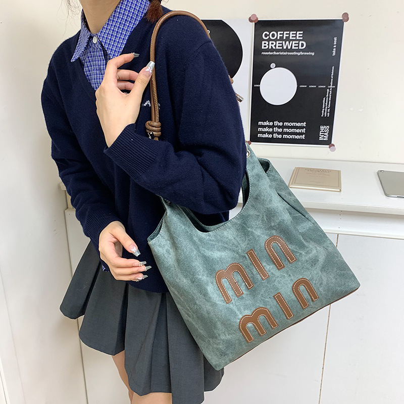 Retro Korean-style denim underarm bag for women, 2024 new fashion and casual handbag, personalized and textured crossbody bag details Picture