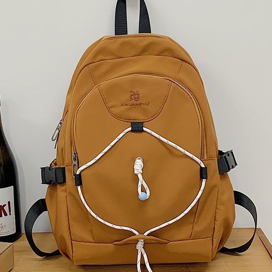 New fashionable autumn and winter schoolbag for students, large capacity, cute backpack, design sense, versatile, lightweight backpack Application Scenario