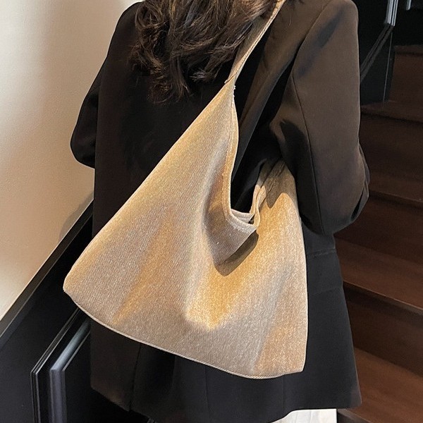 Fashionable underarm bag for women 2025 Summer new Korean-style simple and casual denim bag for work and commuting single-shoulder bag Application Scenario