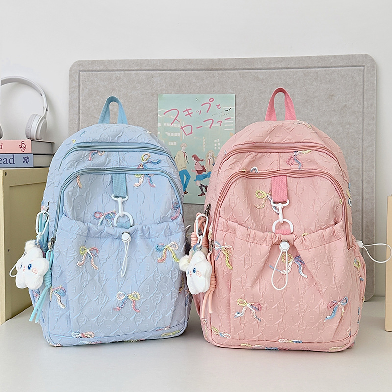 This is a new backpack for junior high school, senior high school and college students. It's super light, good-looking, and has a large capacity details Picture