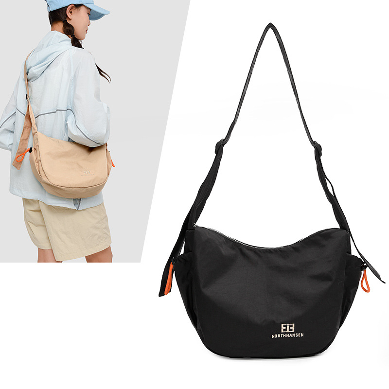 A new 2024 women's casual fitness sports bag with a large capacity, lightweight single-shoulder water-resistant Oxford fabric crossbody full figure