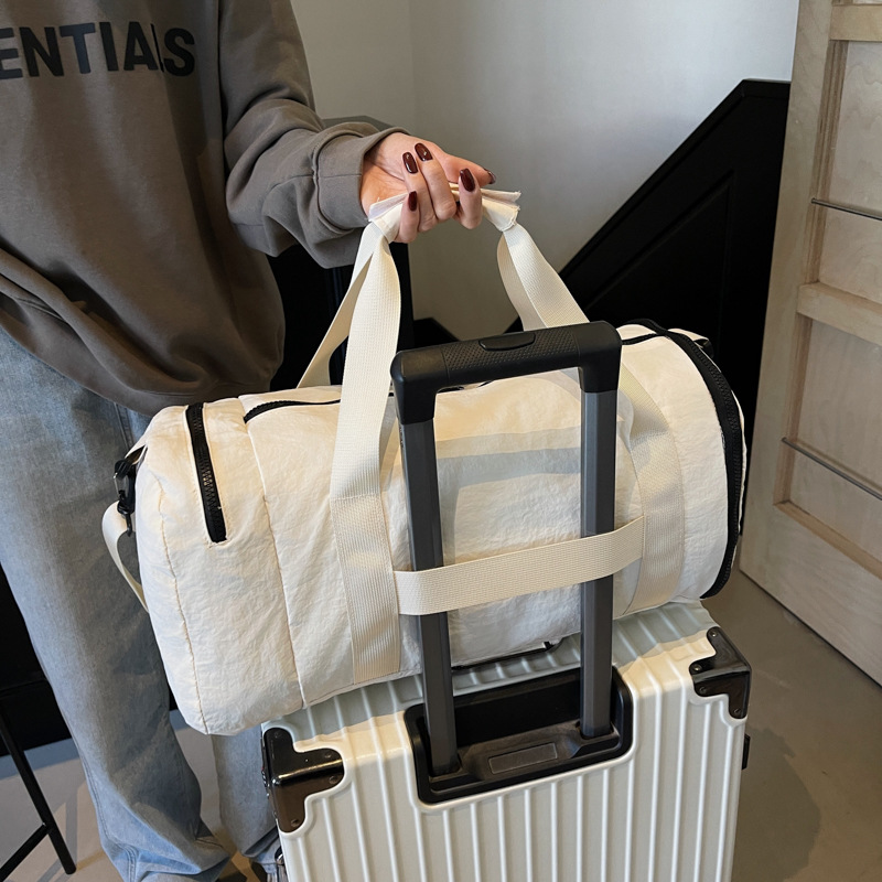 Large-capacity travel bags, outdoor fitness bags, single-shoulder luggage bags, independent shoe compartments, travel bags, dry and wet separation handbags Application Scenario
