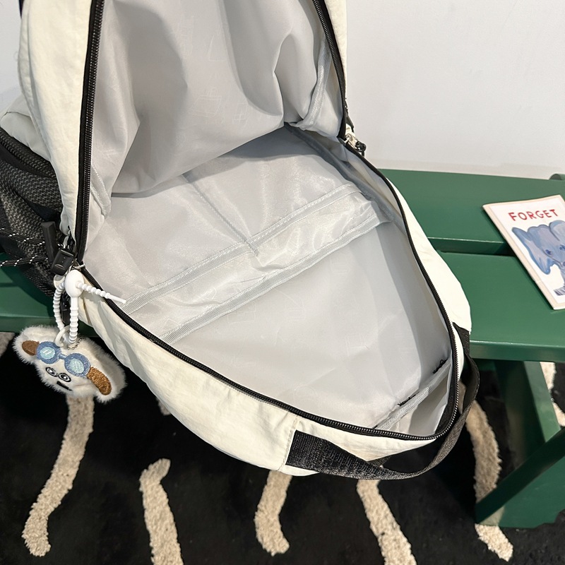 2024 New style backpack for women: Simple and versatile, large-capacity outdoor travel backpack, schoolbag for junior high school, senior high school and college students, and for men Application Scenario