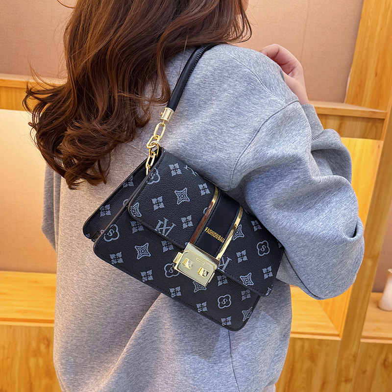 This stylish small bag is a new winter collection for 2024. It features a lockable underarm single-shoulder bag and a simple yet fashionable crossbody bag for women Specification drawing