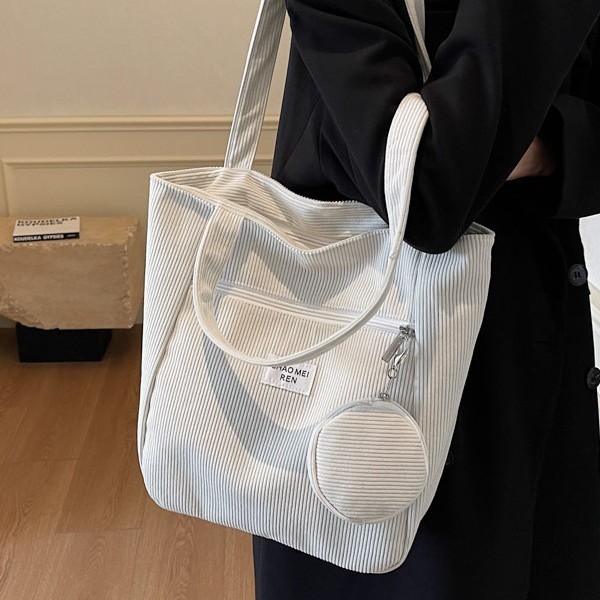Korean-style corduroy underarm bag, large-capacity fashionable casual versatile bag, new autumn and winter versatile mother-and-child bag, single-shoulder bag Application Scenario
