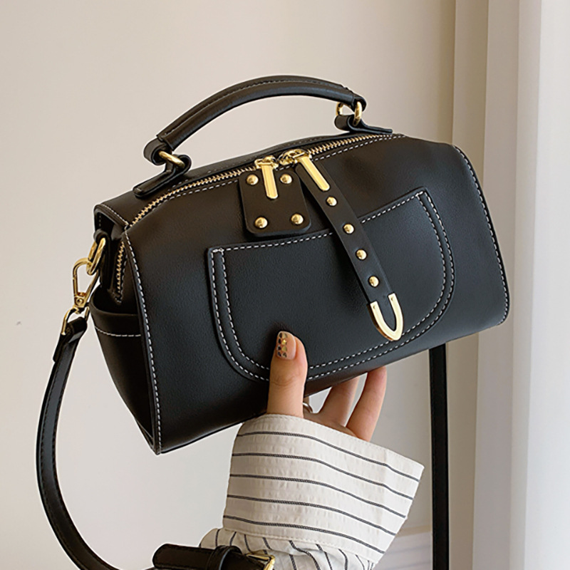 This year, the 2024 new high-end color-blocking single-shoulder crossbody bag for women is stylish and versatile. It's a small square hand-held bag full figure
