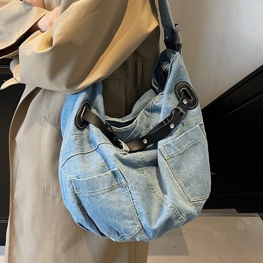 New casual and fashionable single-shoulder bag design, denim belt style, laid-back tote bag, large capacity student bag Application Scenario