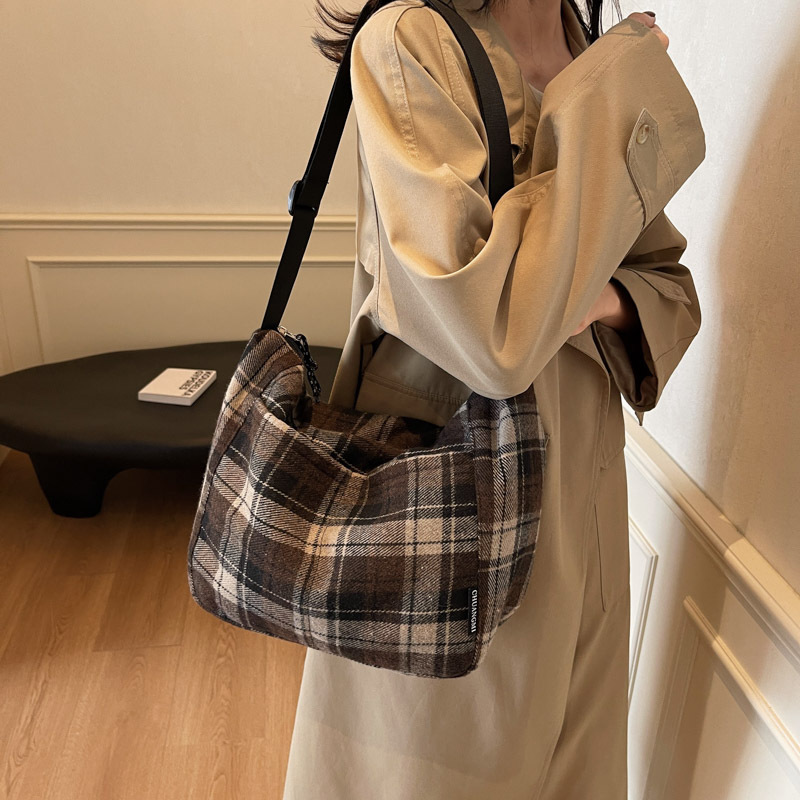2024 New style woolen crossbody bag, simple checkered college style, large-capacity tote bag, versatile single-shoulder bag full figure