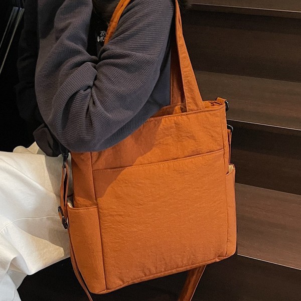 The new artistic crossbody single-shoulder bag, large-capacity shopping bag, eye-catching solid-color tote bag, commuter bag and student schoolbag Application Scenario