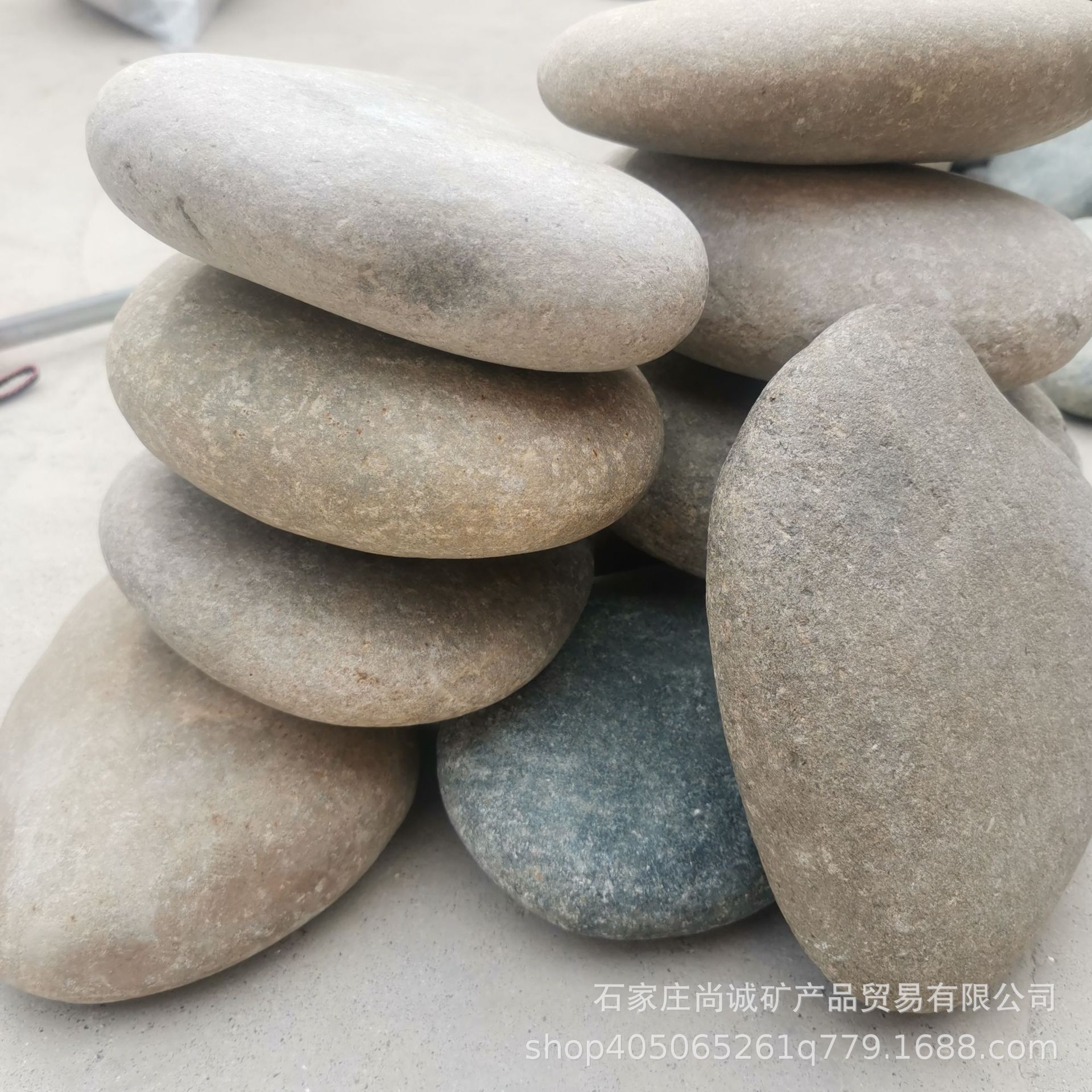 We offer large diy hand-painted pebble paintings, stone paintings, flake paintings and pebbles Application Scenario