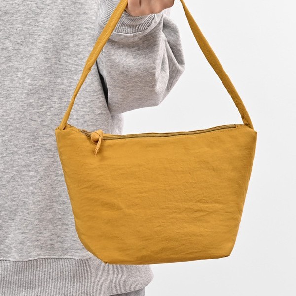 A new 2024 simple and casual bucket bag for women from the Korean forest style, featuring a niche and high-end underarm shoulder bag Specification drawing