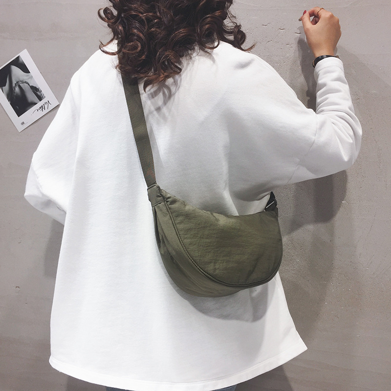 Nylon crossbody bag for women 2021 new style Japanese Instagrammable Instagram lightweight small crossbody bag, underarm bag, simple dumpling bag Specification drawing