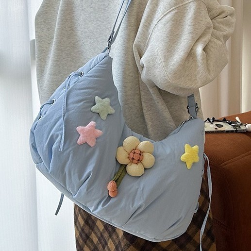 Fashionable, high-end, niche, versatile and cute bag, star personality dumpling bag, women's single-shoulder armpit handbag, flower full figure