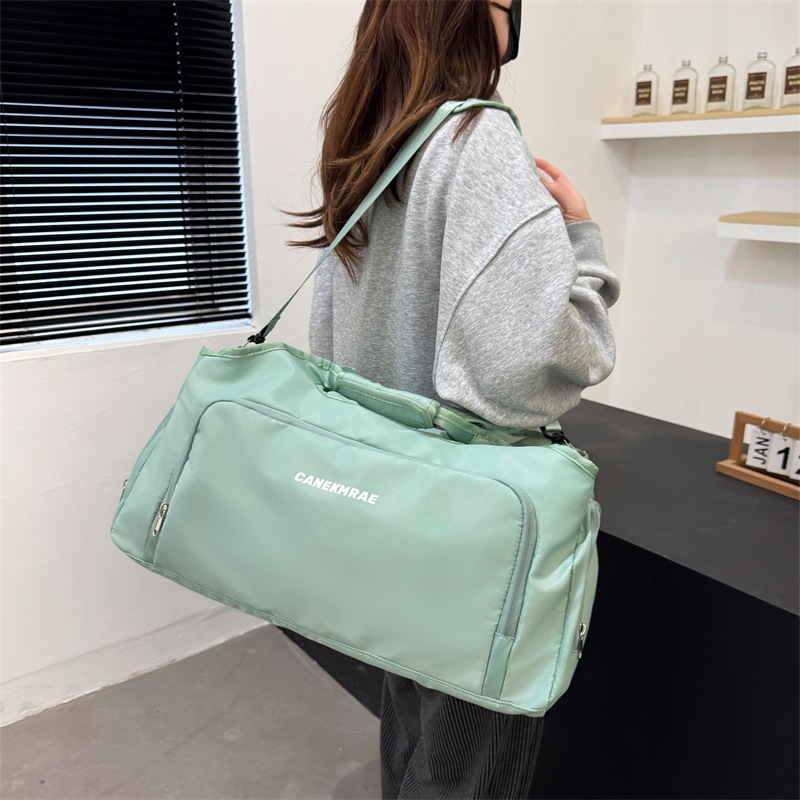 Cross-border sports and fitness bag, large-capacity dry-wet separation short-distance travel bag, solid-color simple and casual crossbody carry-on bag Specification drawing