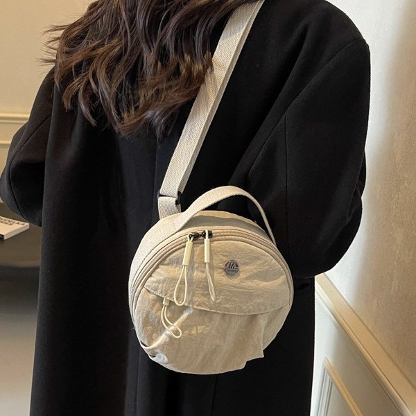 The new 2024 round pancake bag is a versatile mobile phone, a lightweight bag, a women's versatile commuting bag, and a crossbody single-shoulder bag for travel Specification drawing