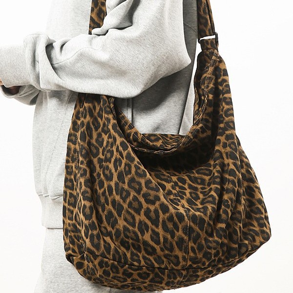 Fashionable workwear style, niche Korean style ins camouflage leopard print canvas bag, versatile large-capacity casual single-shoulder tote bag Specification drawing