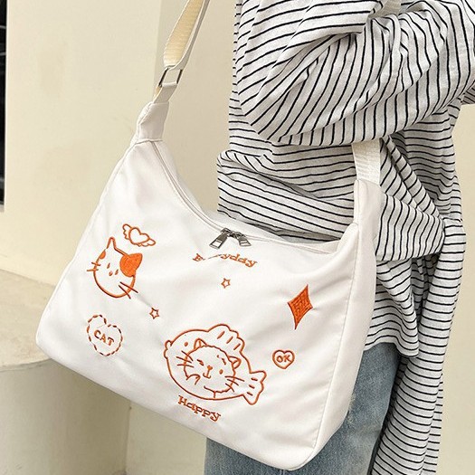 A new Japanese-style cute cartoon large-capacity fashionable single-shoulder bag for 2025, a fresh, artistic and versatile commuting crossbody bag full figure
