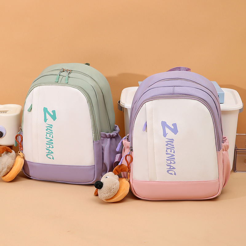 The backpack is lightweight and easy to carry, suitable for travel. It is a small schoolbag for primary school students to take extra lessons and a cute study package for children when they go out full figure