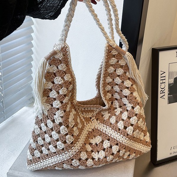 Hot-selling bestsellers, artistic, fresh and ethnic style woven underarm bags, French niche casual travel beach bags for women full figure