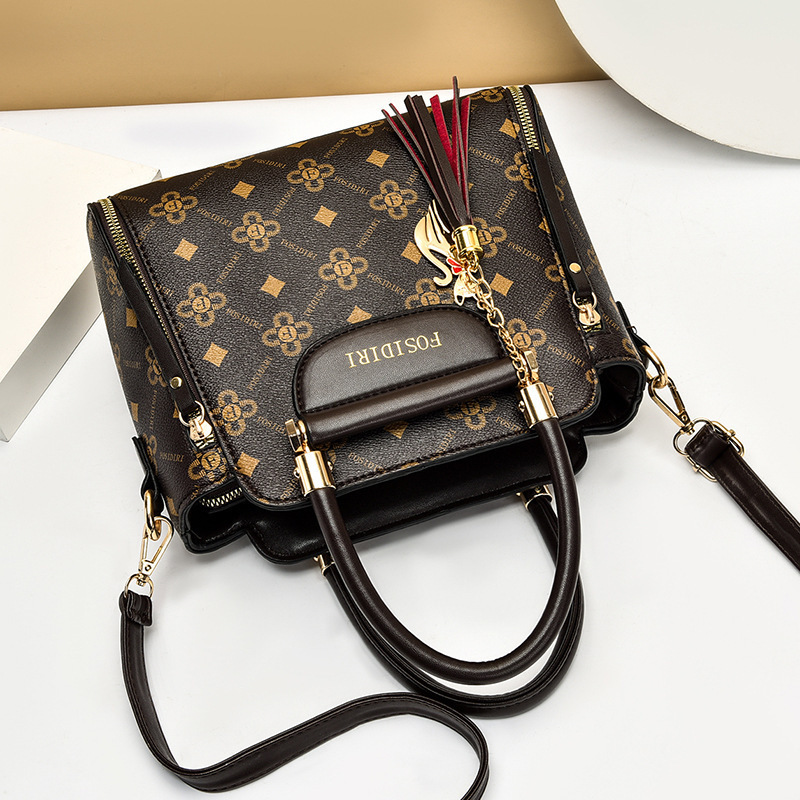 High-end fashion women's bags 2022, large-capacity handbags, middle-aged mom bags, elegant and versatile, single-shoulder crossbody bags, trendy Application Scenario