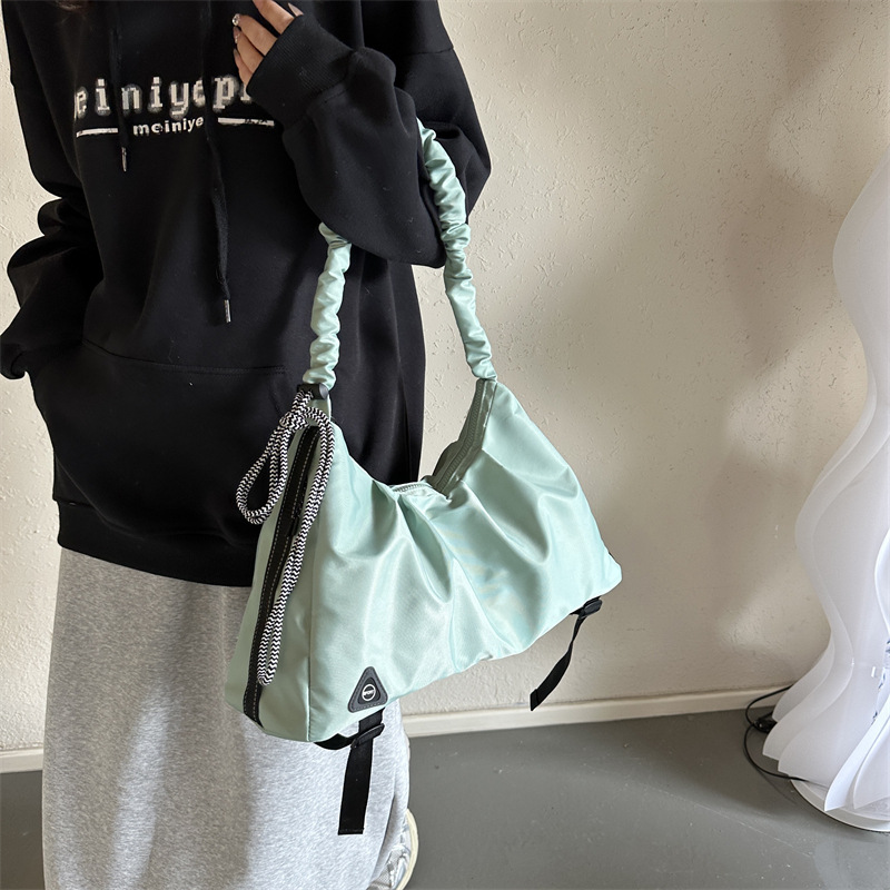Wholesale large-capacity fitness yoga bags, women's niche design pleated handbags, large-capacity casual single-shoulder crossbody bags Specification drawing