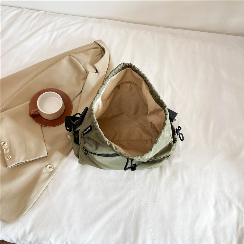Japanese-style drawstring tote bag for girls, large capacity, niche design, versatile, single-shoulder crossbody bag for morning commuting at 8 a.m Application Scenario