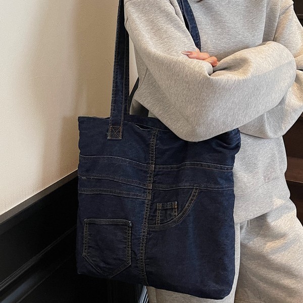 Korean version 2025 casual washed denim ins crossbody bag, trendy postman bag, versatile and fashionable single-shoulder bag, student bag details Picture