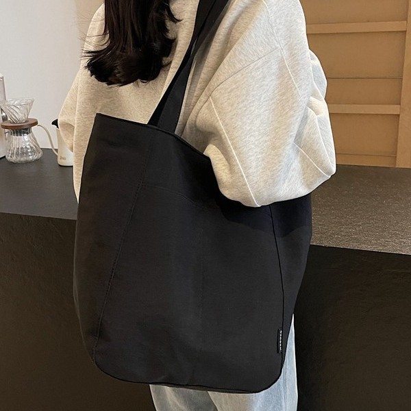 Fashionable new fabric bag, casual single-shoulder bag, versatile women's bag, design sense, large capacity for commuting, tote solid color large bag full figure