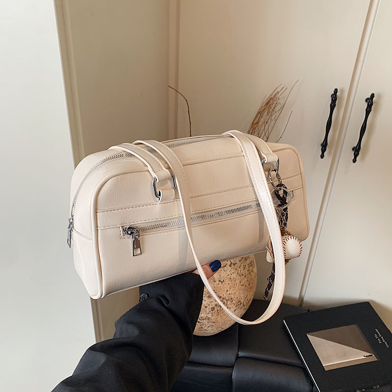 High-end, stylish and large-capacity bag for women 2025 new style casual commuting single-shoulder bag, popular hand-held baguette bag details Picture