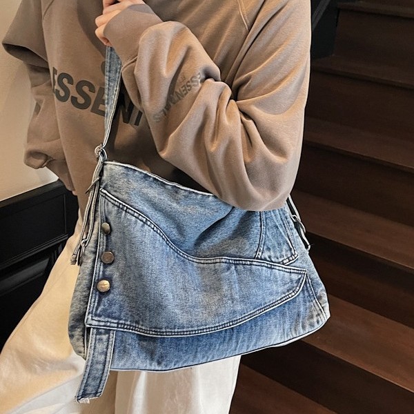 New denim bag for women 2025, popular large-capacity single-shoulder bag, laid-back style student commuting crossbody bag, for export full figure